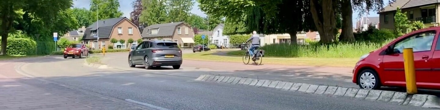 Afbeelding van verkeer over de Eperweg in Heerde
